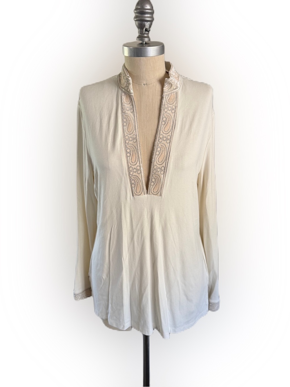 BNWT Talbots Women’s Cream Long Sleeves Top With Paisley Sequin Trim Top. M